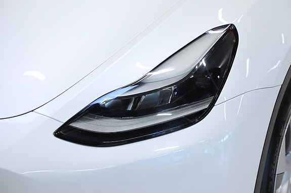 Tesla Model Y 8 of 29