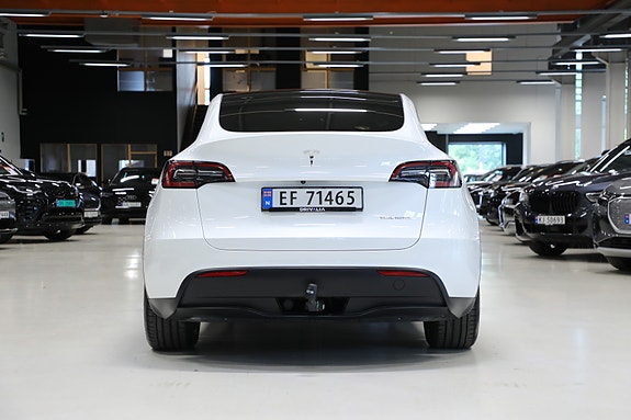 Tesla Model Y 7 of 29