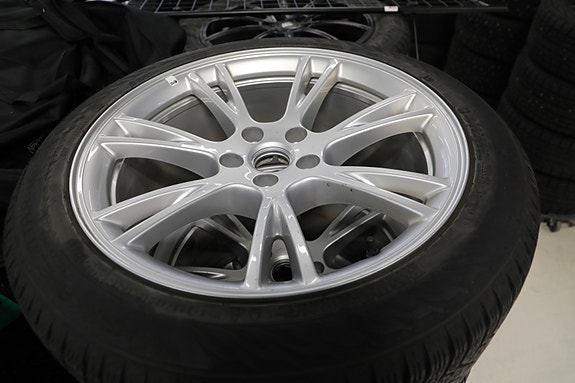 Tesla Model Y 29 of 29