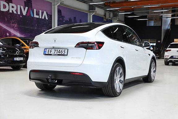 Tesla Model Y 6 of 29