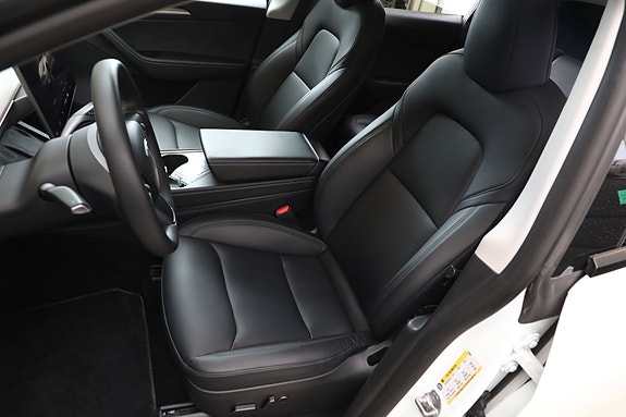 Tesla Model Y 20 of 29