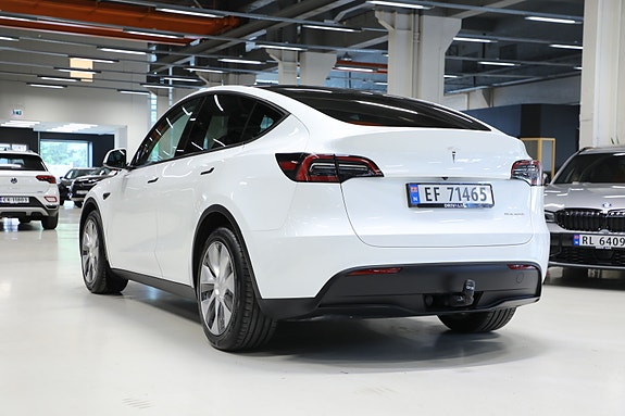 Tesla Model Y 5 of 29