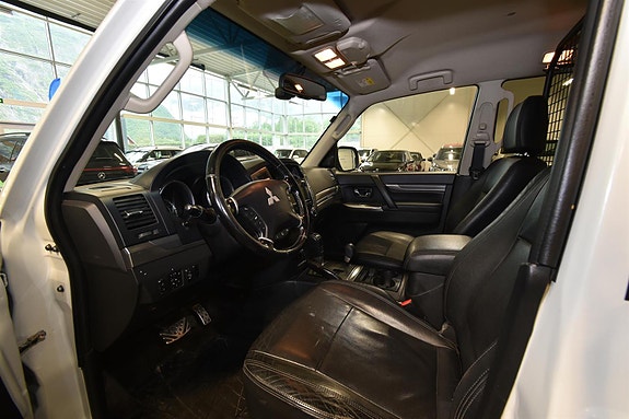Mitsubishi Pajero 11 of 12