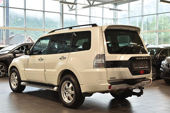 Mitsubishi Pajero 3 of 12