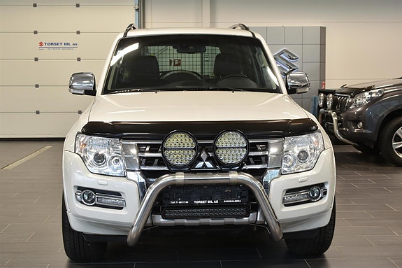 Mitsubishi Pajero 8 of 12