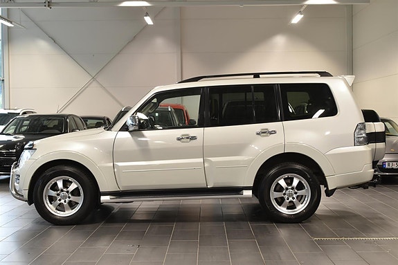 Mitsubishi Pajero 2 of 12