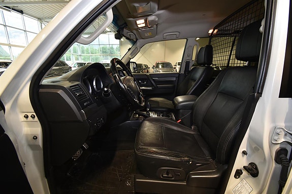 Mitsubishi Pajero 12 of 12