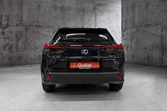 Lexus UX300e 3 of 15