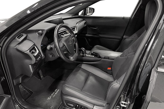 Lexus UX300e 5 of 15