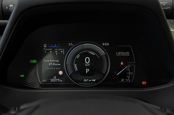 Lexus UX300e 13 of 24