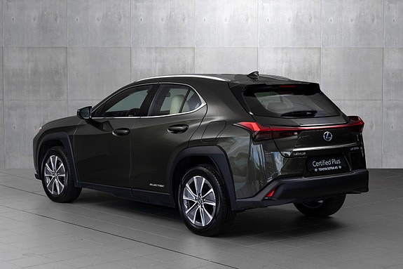 Lexus UX300e 6 of 24