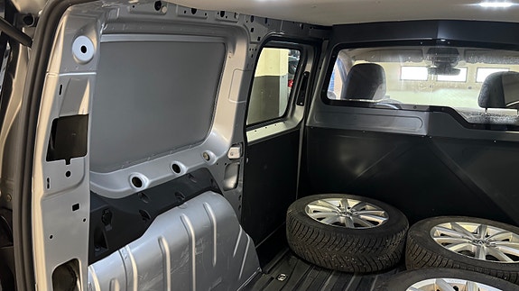 Volkswagen Caddy Maxi 12 of 30