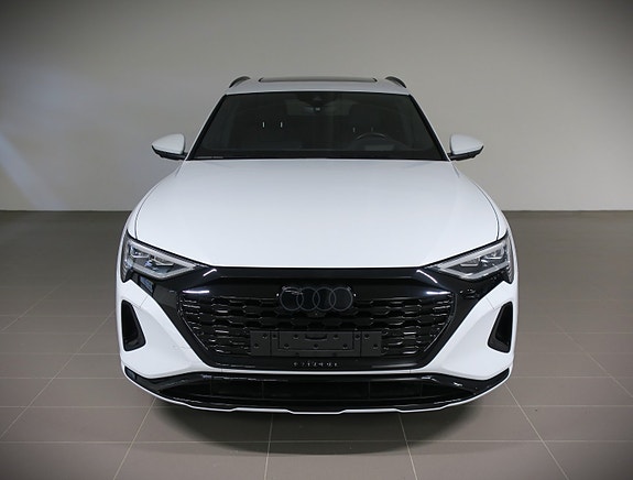 Audi Q8 e-tron 2 of 22
