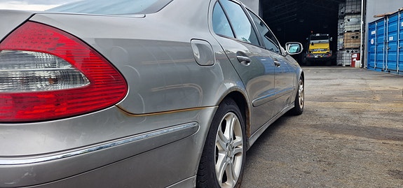 Mercedes-Benz E200 9 of 20