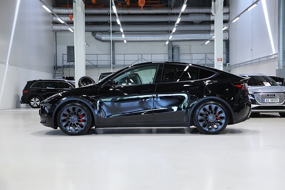 Tesla Model Y 4 of 30