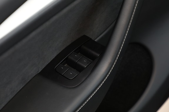 Tesla Model Y 20 of 30