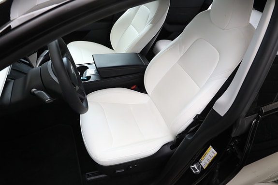 Tesla Model Y 21 of 30