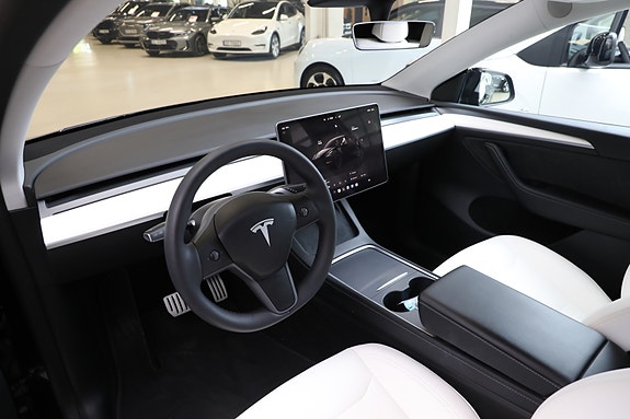 Tesla Model Y 19 of 30