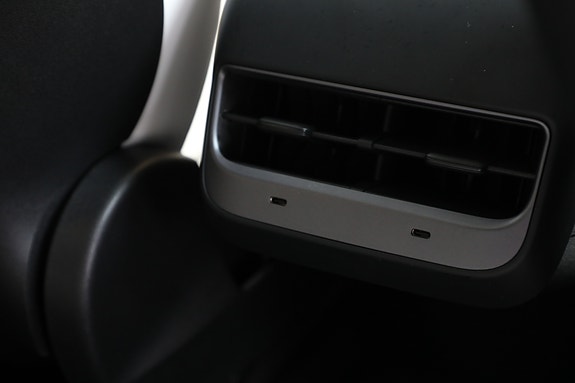 Tesla Model Y 14 of 30