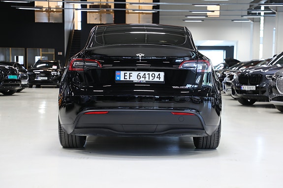 Tesla Model Y 7 of 30