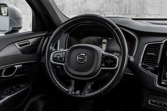 Volvo XC90 28 of 30