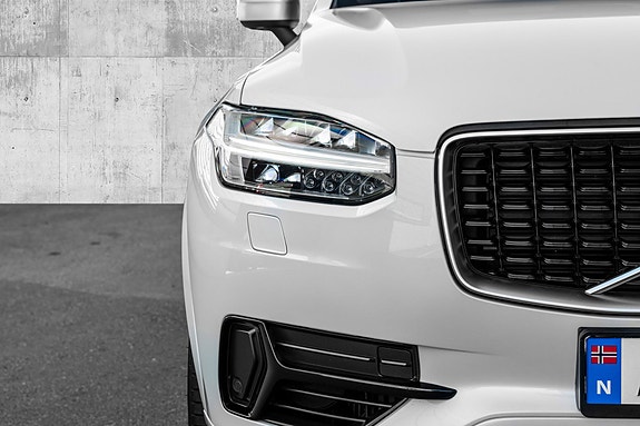 Volvo XC90 2 of 30