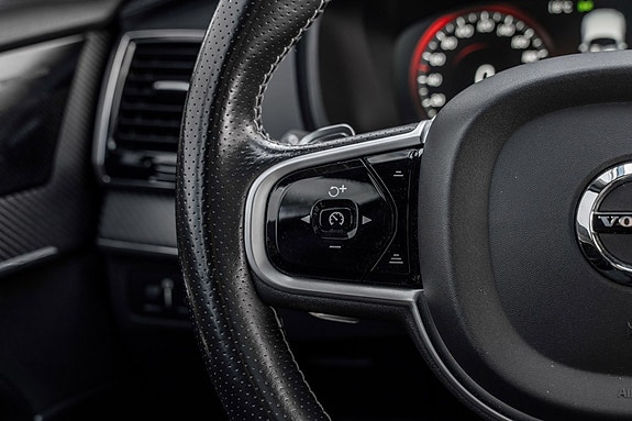 Volvo XC90 20 of 30