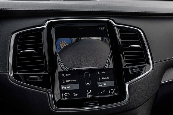 Volvo XC90 26 of 30