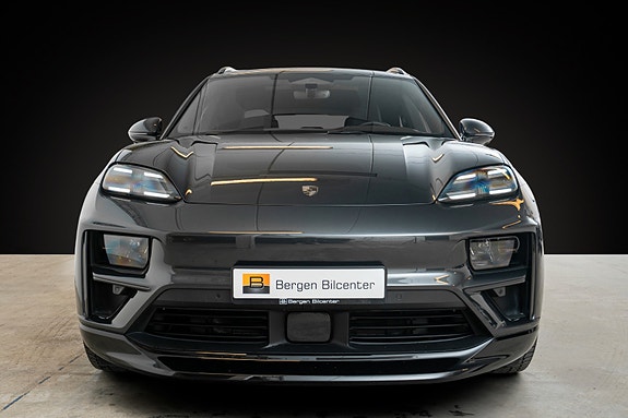 Porsche Macan Turbo 2 of 30