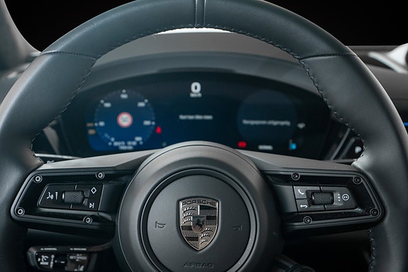 Porsche Macan Turbo 19 of 30