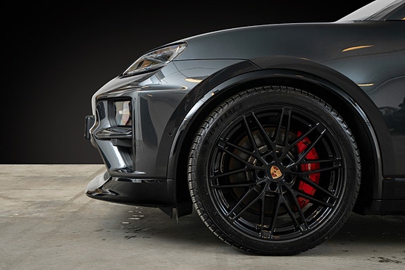Porsche Macan Turbo 4 of 30