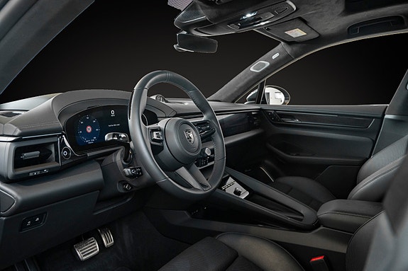 Porsche Macan Turbo 9 of 30