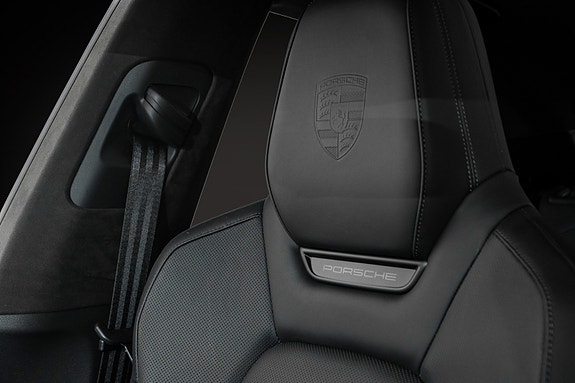 Porsche Macan Turbo 13 of 30