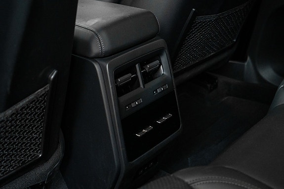 Porsche Macan Turbo 18 of 30