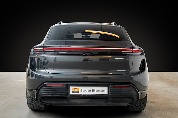 Porsche Macan Turbo 8 of 30