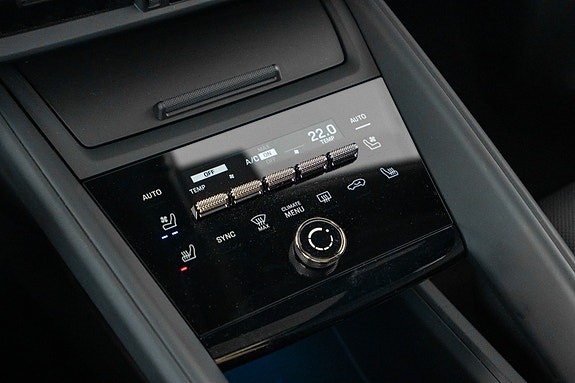 Porsche Macan Turbo 22 of 30