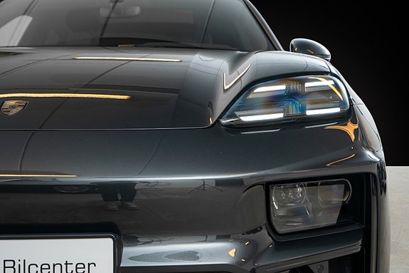 Porsche Macan Turbo 3 of 30