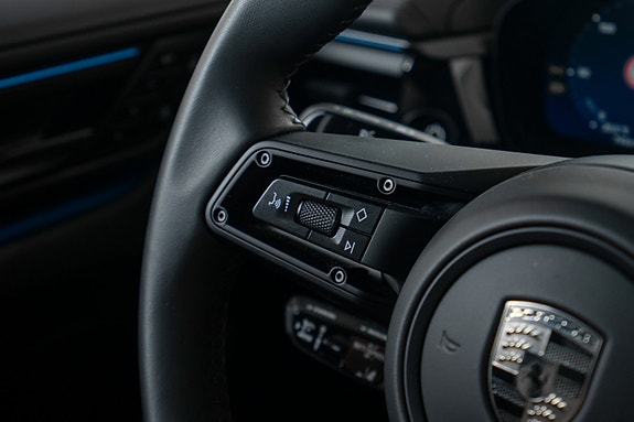 Porsche Macan Turbo 20 of 30