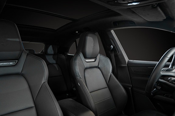 Porsche Macan Turbo 11 of 30