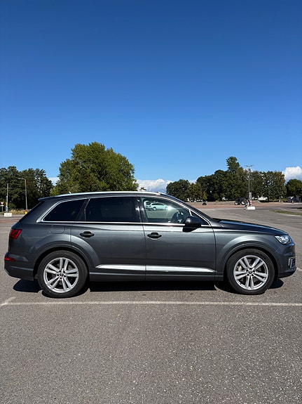 Audi Q7 4 of 25
