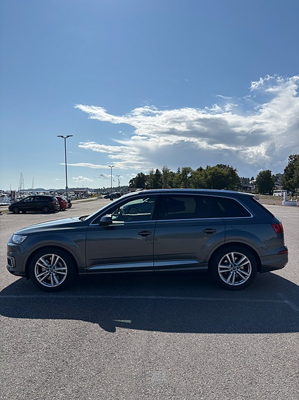 Audi Q7 5 of 25