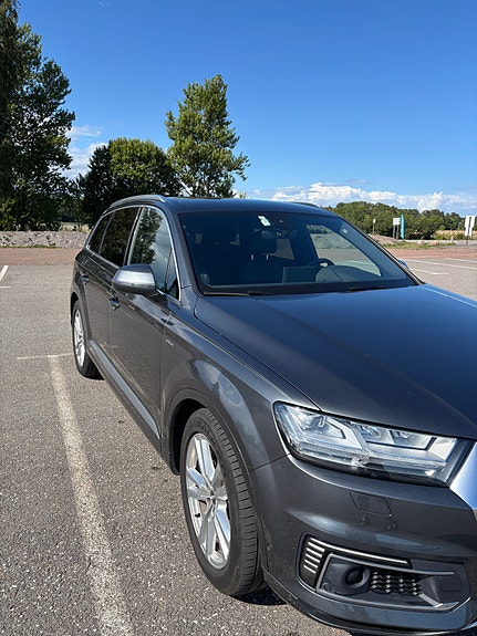 Audi Q7 3 of 25