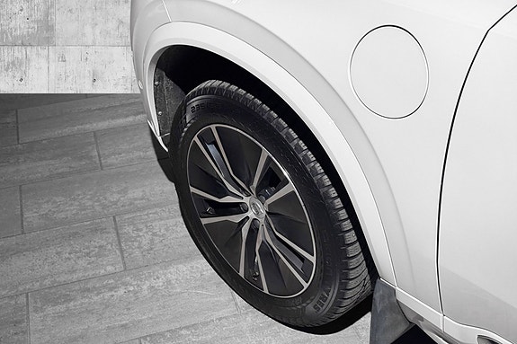 Volvo XC90 13 of 30