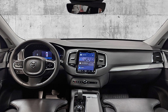 Volvo XC90 15 of 30