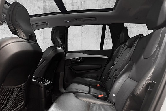 Volvo XC90 30 of 30