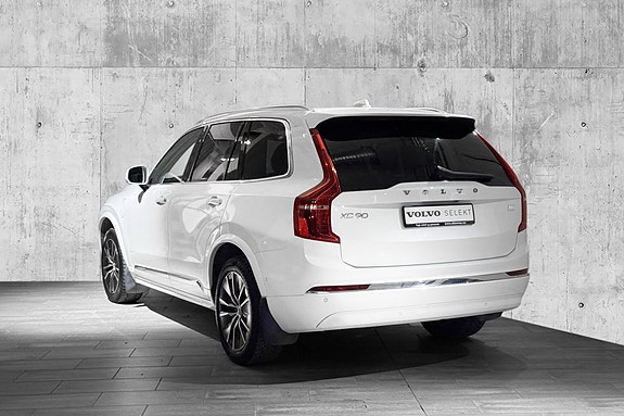 Volvo XC90 2 of 30