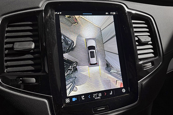 Volvo XC90 10 of 30