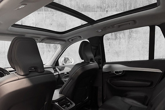 Volvo XC90 14 of 30