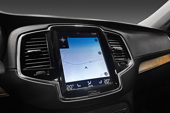 Volvo XC90 19 of 23