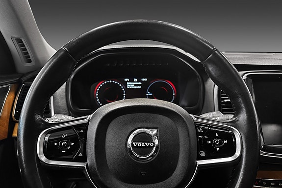 Volvo XC90 14 of 23